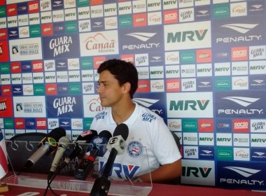  Médico do Bahia aponta evolução de Hernane e revela 'esperança' por retorno antecipado