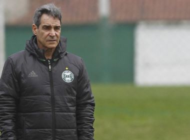 Quarto técnico do Bahia em 2017, Carpegiani evitou queda do Coritiba em 2016