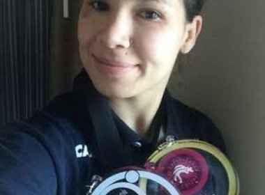 Depois de garantir vaga ao Rio 2016, lutadora brasileira tem medalhas roubadas