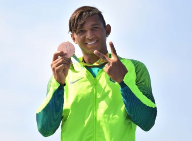 Após conquista do bronze, Isaquias reitera briga por terceira medalha no Rio 2016