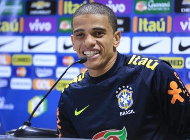 Douglas Costa é cortado e Taison é chamado para substituí-lo na Seleção Brasileira