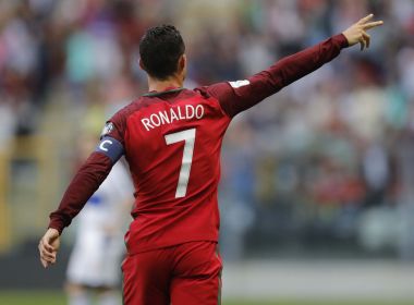 Após ver sua marca superada, Pelé parabeniza Cristiano Ronaldo pelo feito