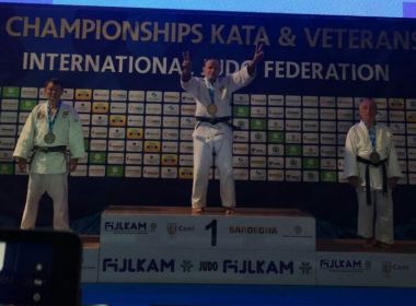 Mestre Serrinha é campeão mundial de judô aos 65 anos