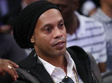 Assis anuncia aposentadoria de Ronaldinho: 'Faltava apenas confirmar'