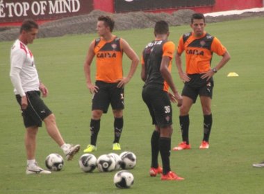 Mancini comanda trabalho tático com parte do grupo