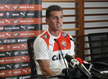 Técnico do Vitória diz ter dúvidas para montar o time diante do Náutico-RR