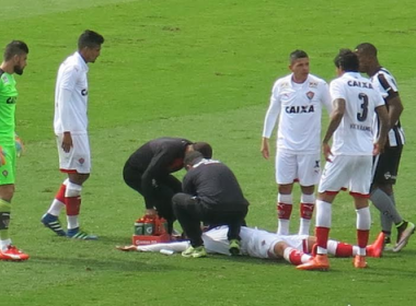 Após sofrer pancada na cabeça, Flávio desfalca Vitória contra o São Paulo