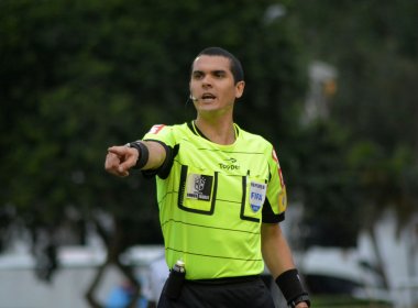 Vitória entra com representação na CBF contra o árbitro Ricardo Marques Ribeiro