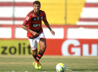 Vitória realiza sondagem por Lucas Mugni, do Flamengo