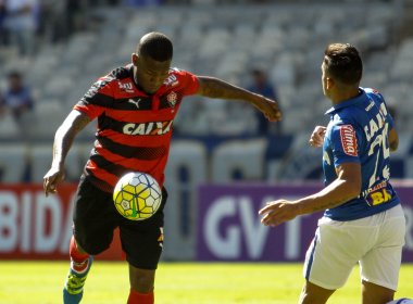 Com um jogador a menos, Vitória reverte vantagem do Cruzeiro e empata no Mineirão