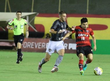 Árbitro relata arremesso de sandália em campo durante o duelo entre Vitória e Botafogo