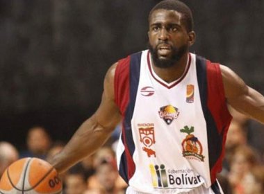 Vitória acerta contratação do norte-americano Keyron Sheard para a disputa do NBB