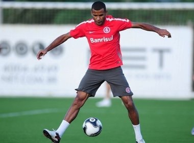 Com aval de Argel Fucks, Fabinho entra na mira do Vitória