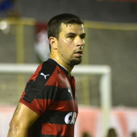Com dor no pé, André Lima é dúvida para a decisão contra o Bahia