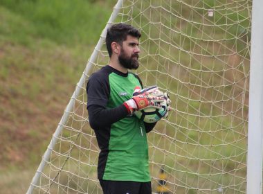 Fernando Miguel treina normalmente e vira opção contra o Vasco