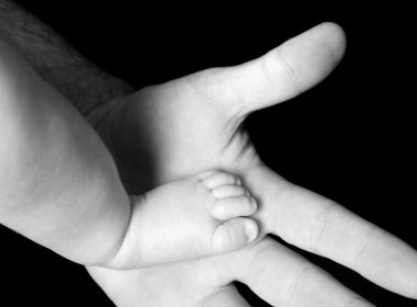 Senado aprova projeto que permite estender licença paternidade para até 20 dias