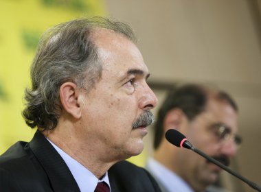 Ministério estuda elevar teto de renda exigido para Fies, diz Mercadante