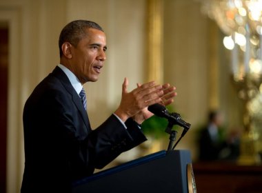 Após morte de policiais, Obama diz que debate sobre controle de armas evoca 'polarização'