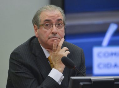Defesa de Cunha tenta adiar envio de ação penal para Moro