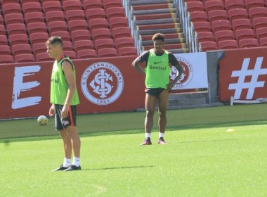 Lisca testa Ceará e Alex na lateral esquerda no treino do Inter