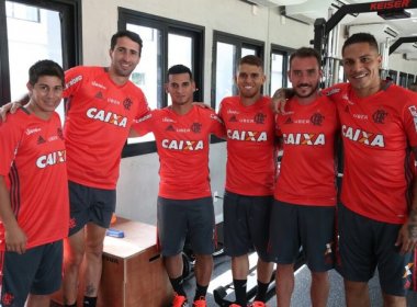 Flamengo anuncia elenco para 2017 com 32 jogadores, sendo seis estrangeiros