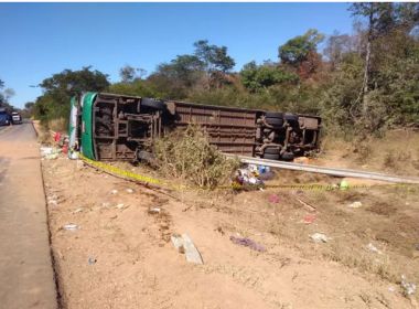 Tombamento de ônibus deixa 10 mortos e dezenas de feridos na BR-135, no Piauí