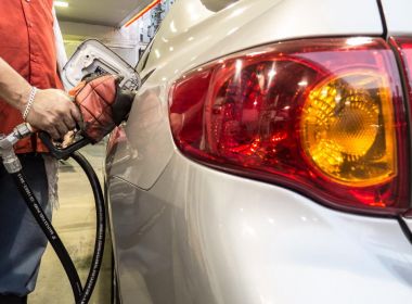 AGU diz que vai recorrer de suspensão da alta de imposto sobre combustíveis