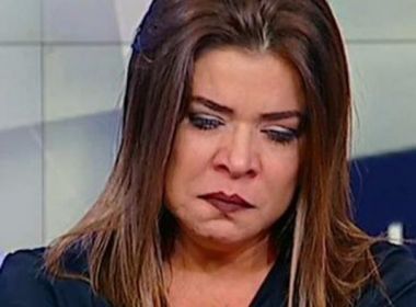 Mara Maravilha chora e pede desculpas após ser acusada de homofóbica