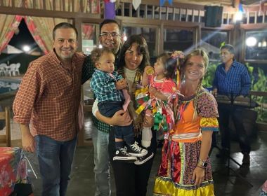 Advogado Luiz Coutinho celebra São João com amigos e família 