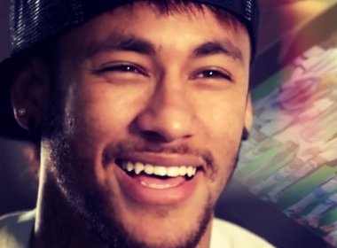 Neymar monta campo de futebol em mansão avaliada em R$ 28 milhões 
