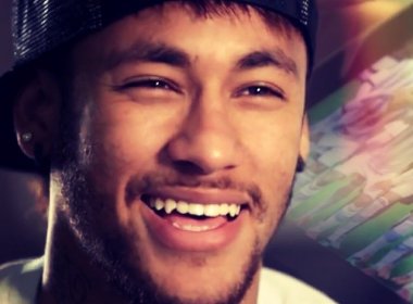 Neymar monta campo de futebol em mansão avaliada em R$ 28 milhões