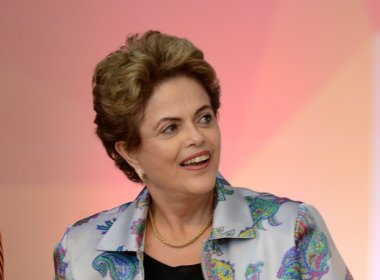 Sem férias na Base Naval de Aratu, Dilma Rousseff vai passar o ano novo em Porto Alegre