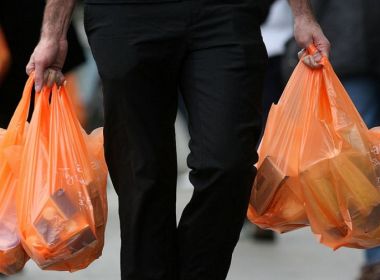 STF decidirá se municípios podem proibir distribuição de sacolas de plástico