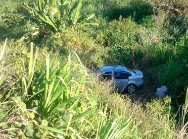 Turistas mineiros morrem a caminho de Porto Seguro após carro cair em ribanceira