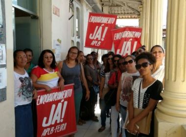 Feira: Educadores da rede municipal ameaçam greve pouco antes do início das aulas