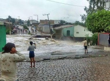 Tremedal: Barragens transbordam e causam estragos