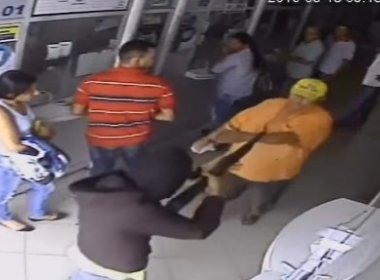 Monte Santo: Idoso escapa de assalto ao pedir 'passagem' a homem armado; veja vídeo