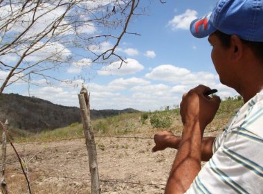 Conquista: Sedur entrega 450 títulos de terra