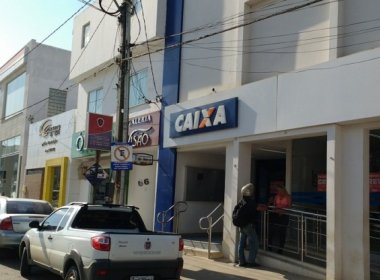 Jaguaquara: Assaltantes rendem cliente e segurança em frente a agencia bancária
