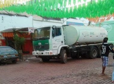 Barra da Estiva: prefeito coloca caminhão do PAC em frente a bar para atacar oposição