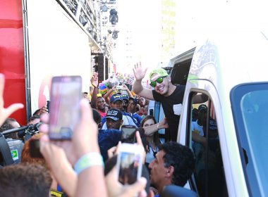 Safadão chega ao Circuito Dodô e faz selfies com fãs