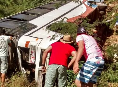 Mulher morre em acidente de ônibus na BA-148, entre Rio de Contas e Livramento