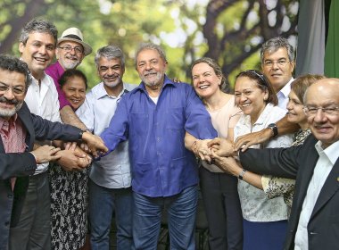 Pinheiro, Paim e Delcídio faltam a ato de senadores em favor de Lula