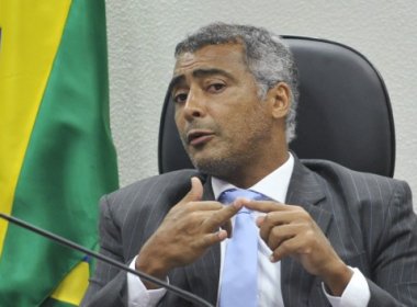 Romário emprega parentes e amigos em secretaria, diz jornal; senador nega