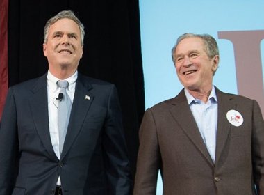 Donald Trump ganha nova prévia e Jeb Bush desiste de candidatura à presidência dos EUA