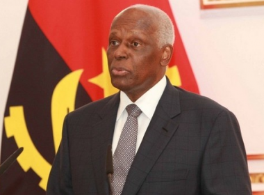 Após 37 anos, presidente de Angola anuncia saída do cargo em 2018