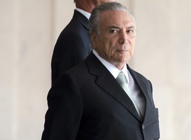 Temer não foi à posse de Lula por se sentir ‘afrontado’ com nomeação de peemedebista