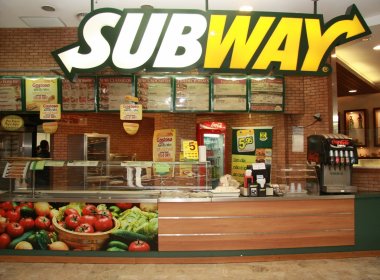 Subway é autuada por publicidade enganosa após promoção com sanduíche gratuito