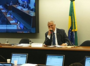 Araújo ironiza Cunha em reunião do Conselho de Ética: 'sete advogados – dois da Suíça'