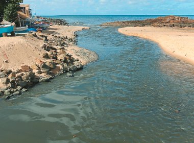Lançamentos de esgoto alterou 'de forma significativa' qualidade do mar, aponta Inema